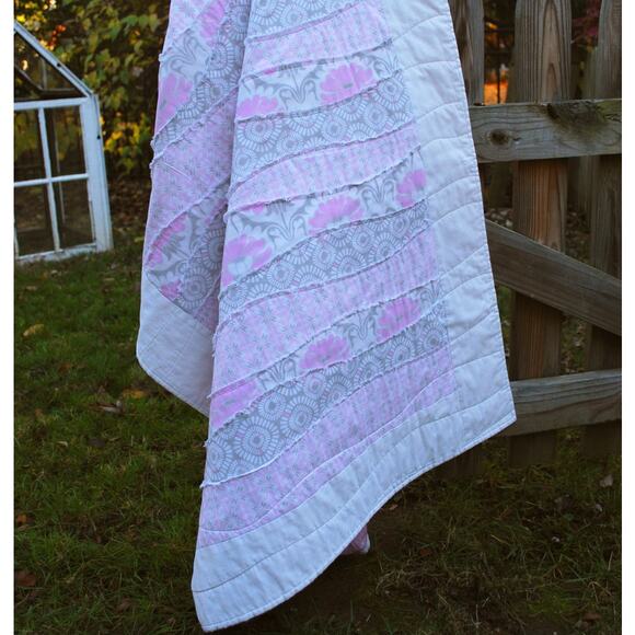 Handmade Baby Crib Lap Quilt Wavey Deconstructed Blanket - Picture 4 of 9